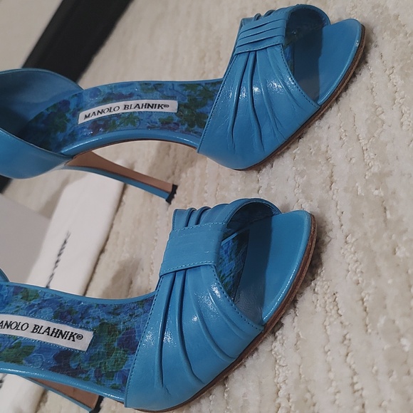 Manolo Blahnik Electric Blue Open Toe Stiletto Heel Rosettado Sandals Size 38 - Picture 10 of 13